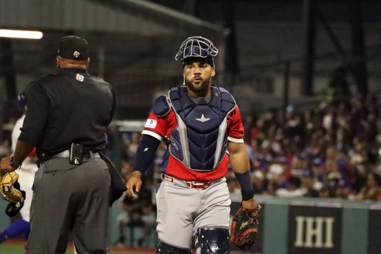 Las Estrellas Orientales anunciaron la contratación del receptor de Grandes Ligas, Leo Bernal para la temporada de la Liga de Béisbol Profesional de la República Dominicana