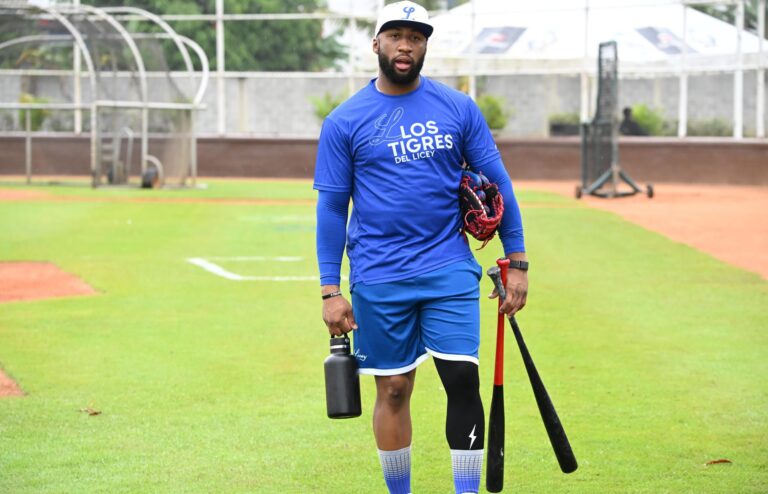 Mel Rojas Jr. se integró a los entrenamientos de los Tigres del Licey en Boca Chica y destacó la buena vibra que se observa en el equipo