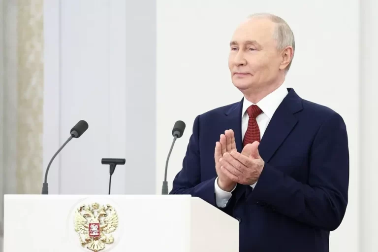 Putin llama a la Duma rusa a «hacer todo por la victoria» en Ucrania