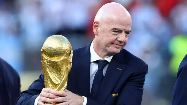 Pese a la crisis y la oposición de algunas confederaciones el actual presidente Gianni Infantino mantiene su candidatura a la reelección de la FIFA
