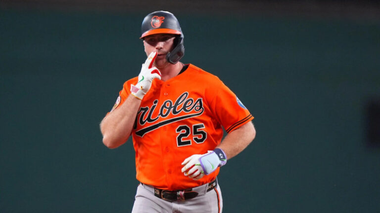 Pete Alonso conectó dos jonrones y se colocó solo uno por debajo del dominicano Junior Caminero quien lidera la Liga Americana