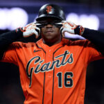 El dominicano Rafael Devers viajó el lunes a Filadelfia para ser evaluado por el doctor William Meyers quien podría operarlo este martes