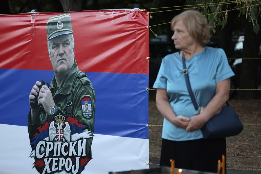 Serbia entierra a Ratko Mladic, el ‘carnicero de Bosnia’, condenado por genocidio