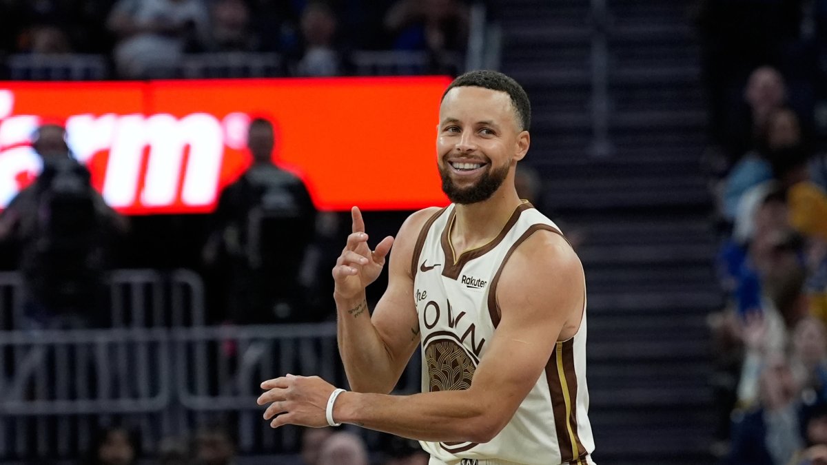 Stephen Curry firmó una extensión de contrato con Golden State Warriors por 116 millones de dólares y dos años