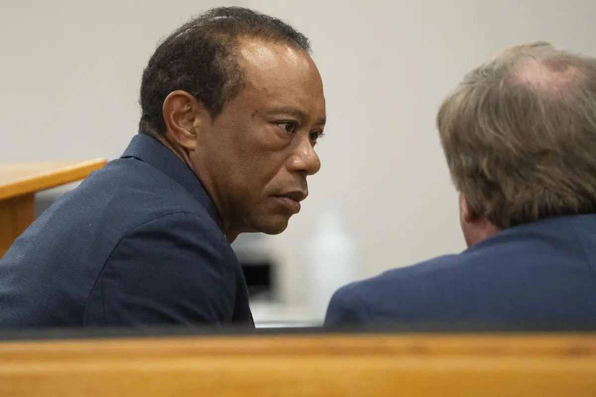 Tiger Woods se declaró culpable de cargos de conducción descuidada y temeraria derivados de un accidente de auto en Florida y evita una pena mayor