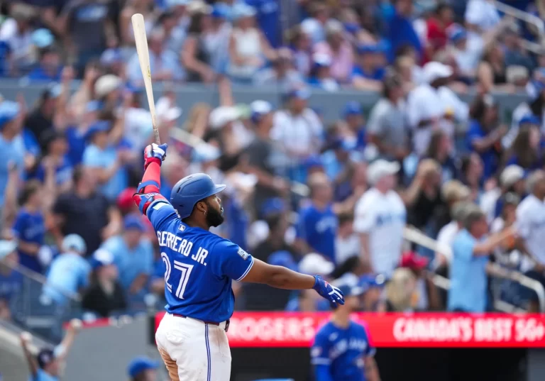 El dominicano Vladimir Guerrero Jr. conectó su primer cuadrangular de la temporada en el estadio de los Azulejos de Toronto