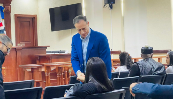 Aplazan audiencia de Jean Alain por licencia médica de imputada