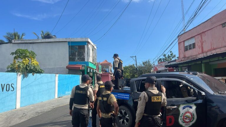Autoridades realizan trece allanamientos contra microtráfico en el Distrito Nacional, Peravia y San Cristóbal, con decenas de detenidos