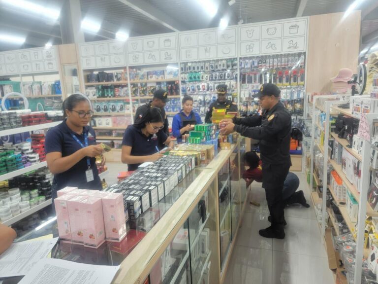 MICM y CECCOM continúan intervenciones en comercios chinos de Santiago