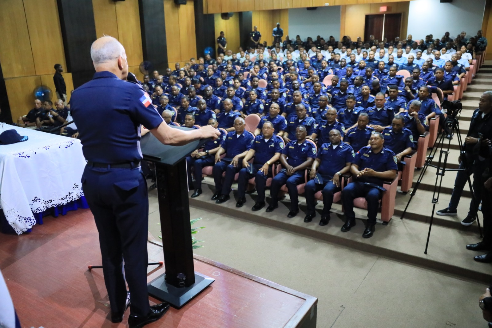 Director general de la Policía fortalece contacto con agentes y autoridades de María Trinidad Sánchez
