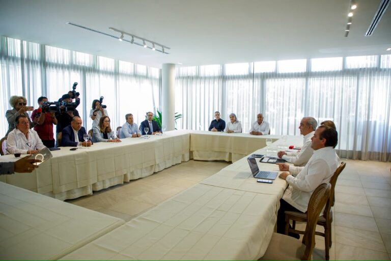 Abinader reitera inversiones para desarrollo de Santiago; destinarán RD$9,000 millones para Acueducto Cibao Central y RD$1,700 millones para mejorar hospitales