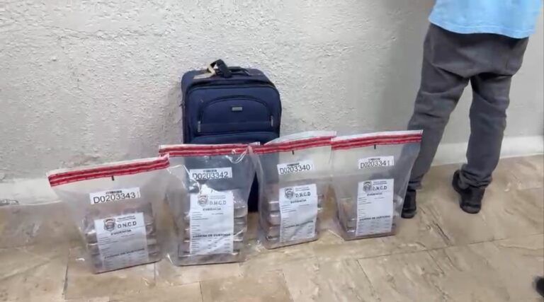 Un canadiense fue detenido en aeropuerto de Punta Cana con 14 paquetes de cocaína