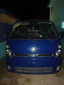 Policía apresa en Tamayo a dos hombres en flagrante delito con 22 paneles solares reportados como sustraídos