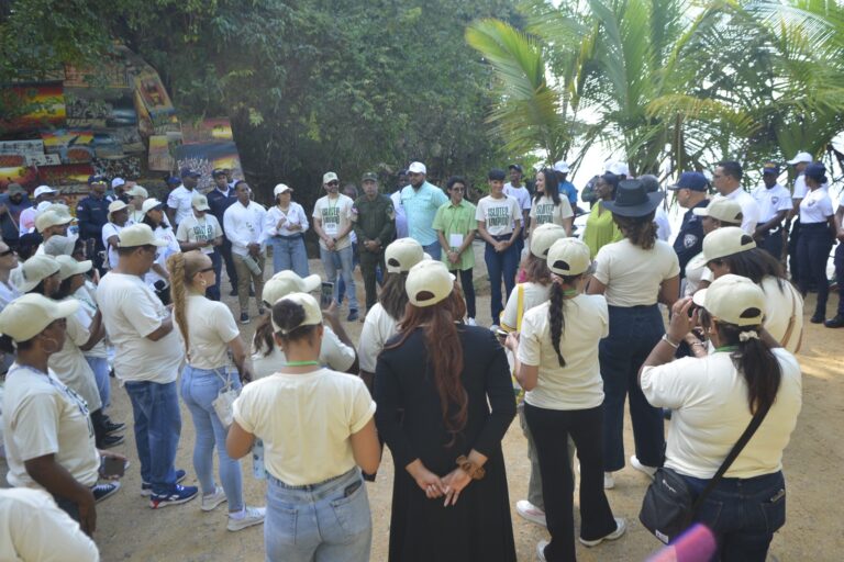 Prioriza RD realiza jornada simultánea de limpieza en cayos de Samaná y retira más de 1,093 libras de desechos