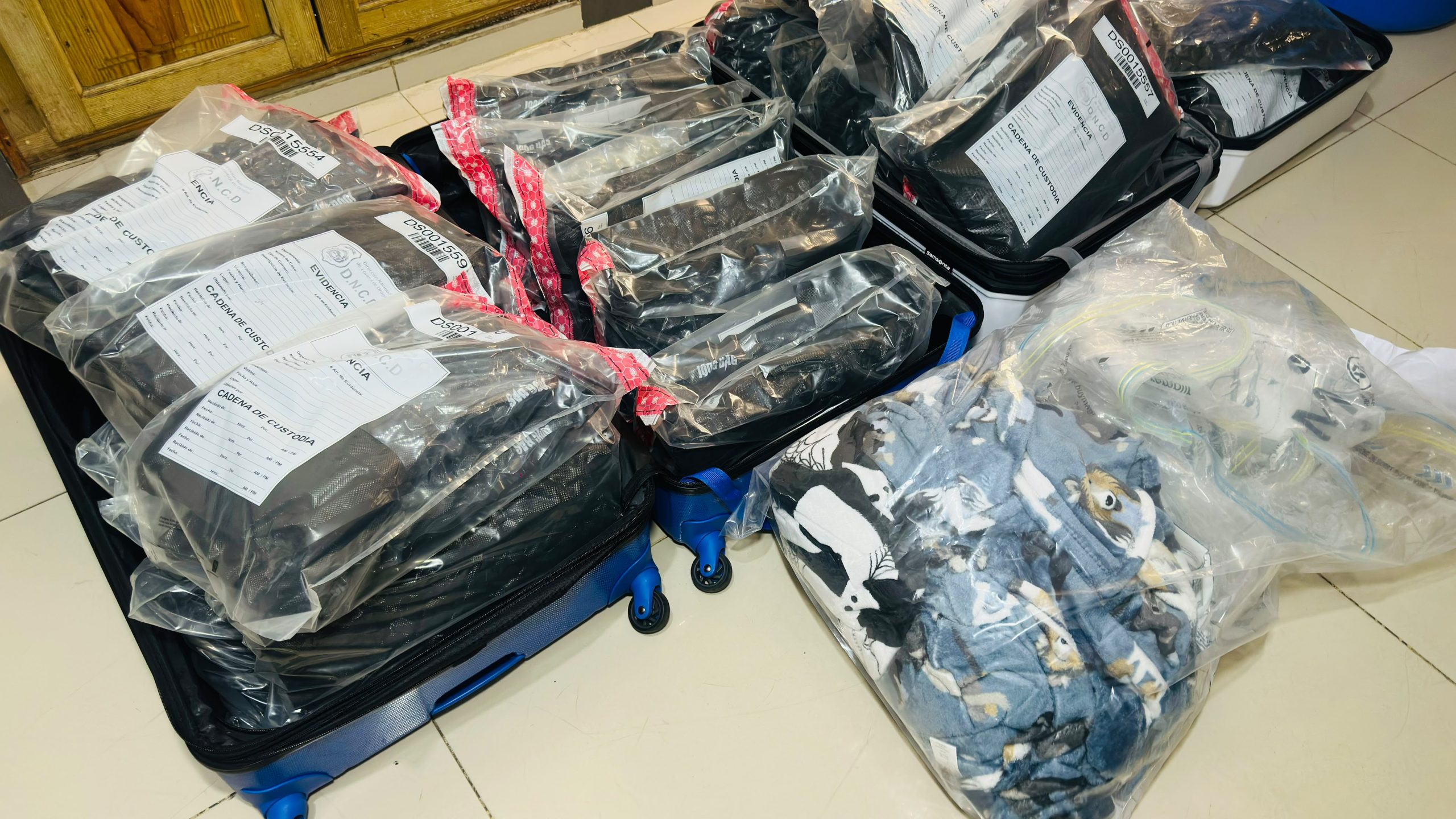 Autoridades incautan 53 paquetes de marihuana en área de rayos X del Aeropuerto Las Américas