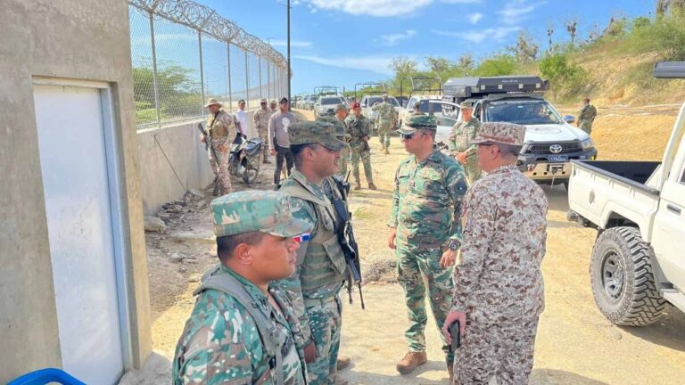 Comandante General del Ejército supervisa la frontera desde Manzanillo hasta Dajabón