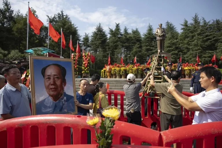 Medio siglo sin Mao: China blinda a su fundador como pilar del sistema