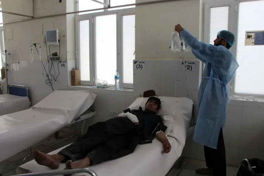 Pakistán expulsa a estudiantes afganos de medicina