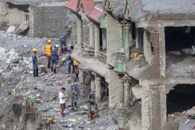 Más de 5.100 personas siguen desaparecidas en Nepal dos semanas después de la riada