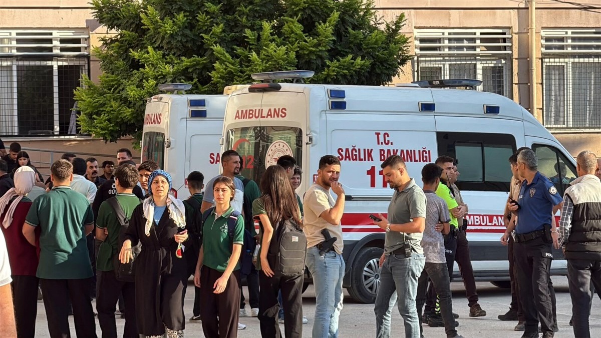 Once estudiantes heridos, dos de gravedad, tras tiroteo frente a colegio en Turquía