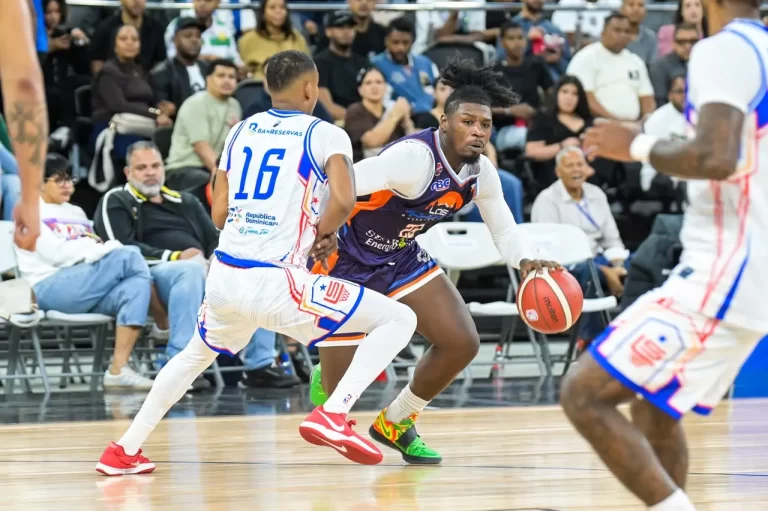 El club Los Prados se mantiene invicto en el Torneo de Baloncesto Superior del Distrito Nacional luego de vencer al equipo del club San Lázaro