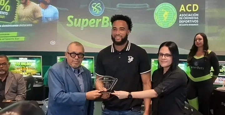 Raimel Tapia y Albert Abreu fueron seleccionados como los más destacados en la premiación "El Pelotero Estrella de la Semana"