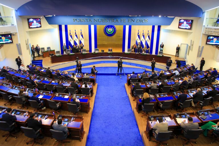 Asamblea de El Salvador aprueba efectivos del Ejército apoyen Fuerza de Supresión de Pandillas en Haití