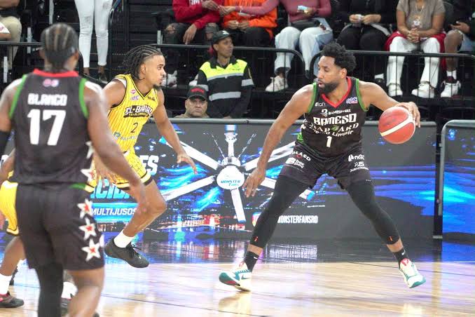 Bameso obtuvo su clasificación a la serie semifinal al vencer al Rafael Barias en el Torneo de Baloncesto Superior del Distrito Nacional