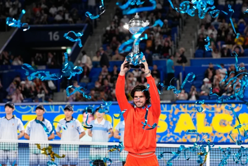 El español Carlos Alcaraz se coronó campeón del ATP 500 de Tokio para su tercer título de la temporada y el 27 de su carrera