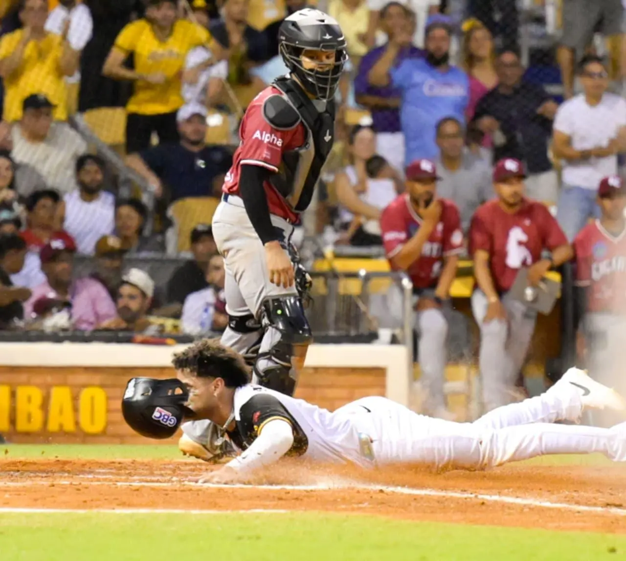 Las Águilas Cibaeñas derrotaron a los Gigantes del Cibao para su primera victoria enel torneo de béisbol otoño-invernal dominicano