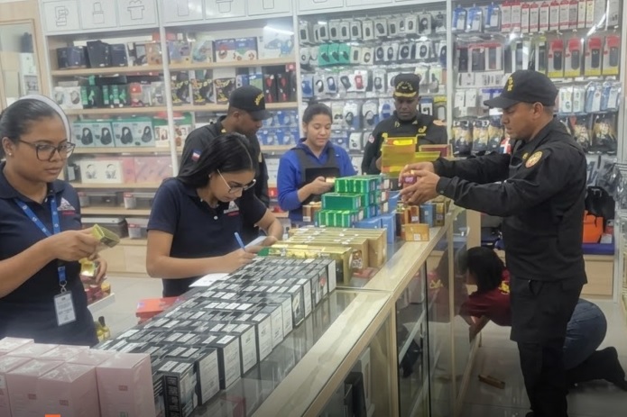 Tiendas chinas bajo la lupa en República Dominicana: 101 inspecciones, 24 paralizaciones y una práctica que dejaba a los empleados sin derechos