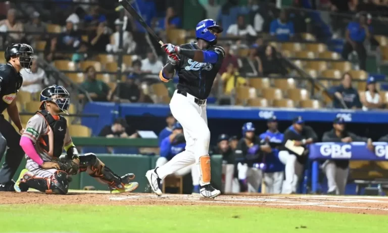 Los Tigres del Licey vencieron a los Toros del Este en la continuación del campeonato de béisbol otoño-invernal dominicano 2026-27