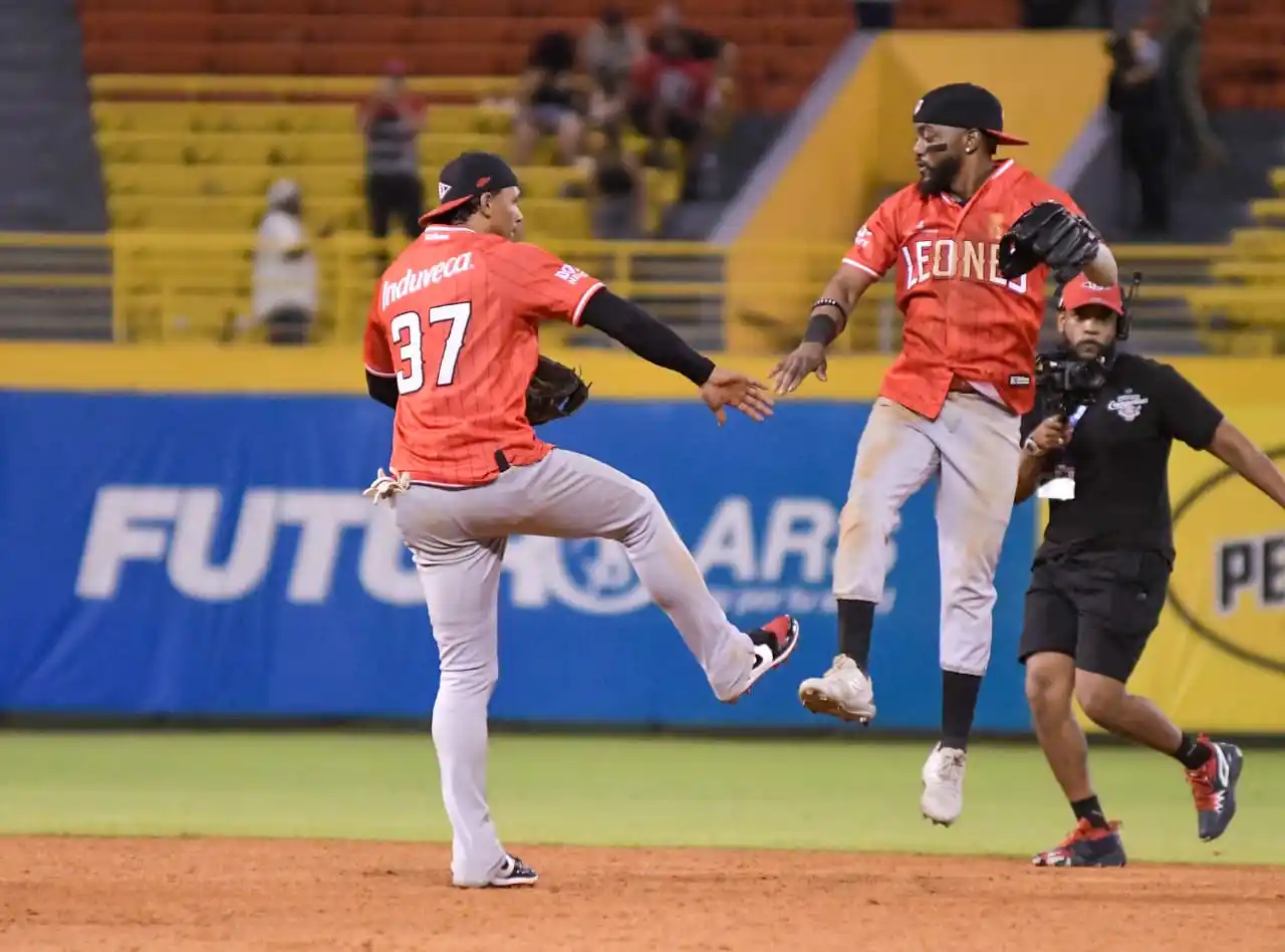 Los Leones del Escogido se impusieron a las Águilas Cibaeñas y extendieron a cuatro su cadena de victorias consecutivas