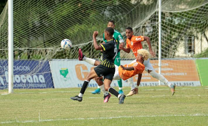 Cibao FC aseguró su clasificación a las semifinales del Torneo Apertura, al derrotar 2-1 a Moca FC, en partido de la Jornada 12, de la Liga Dominicana de Fútbol