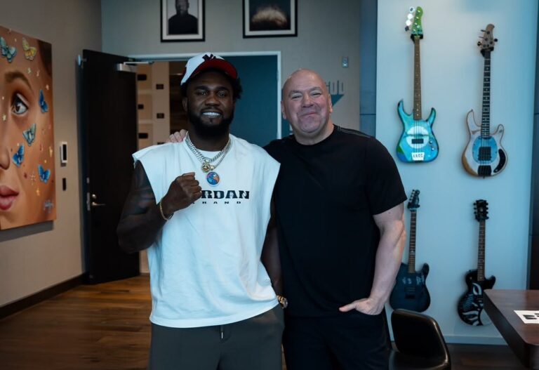 El campeón mundial dominicano Carlos “Caballo Bronco” Adames firmó un importante contrato con la empresa Zuffa  Boxing que preside Dana White