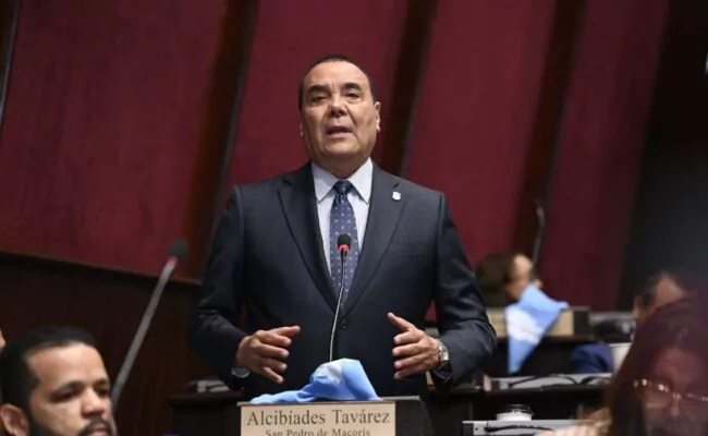 Diputado propone reducir 30 % los intereses de las tarjetas de crédito y fijar un tope de 45 % anual