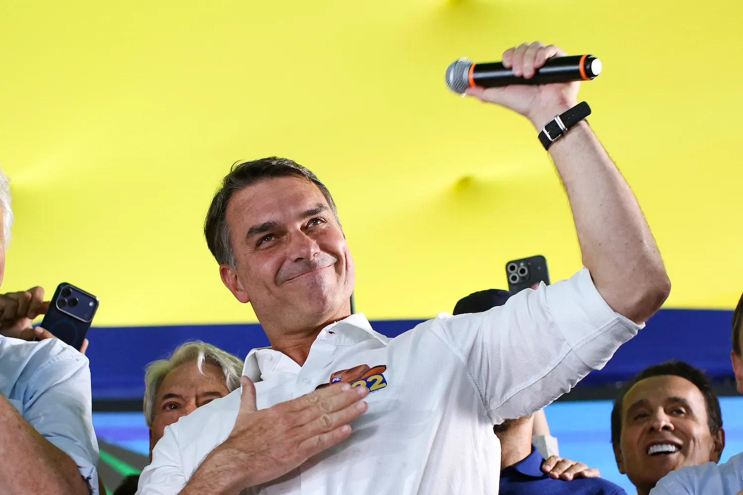 Encuestas dan a Flavio Bolsonaro favorito para ganar la segunda vuelta y convertirse en nuevo presidente Brasil