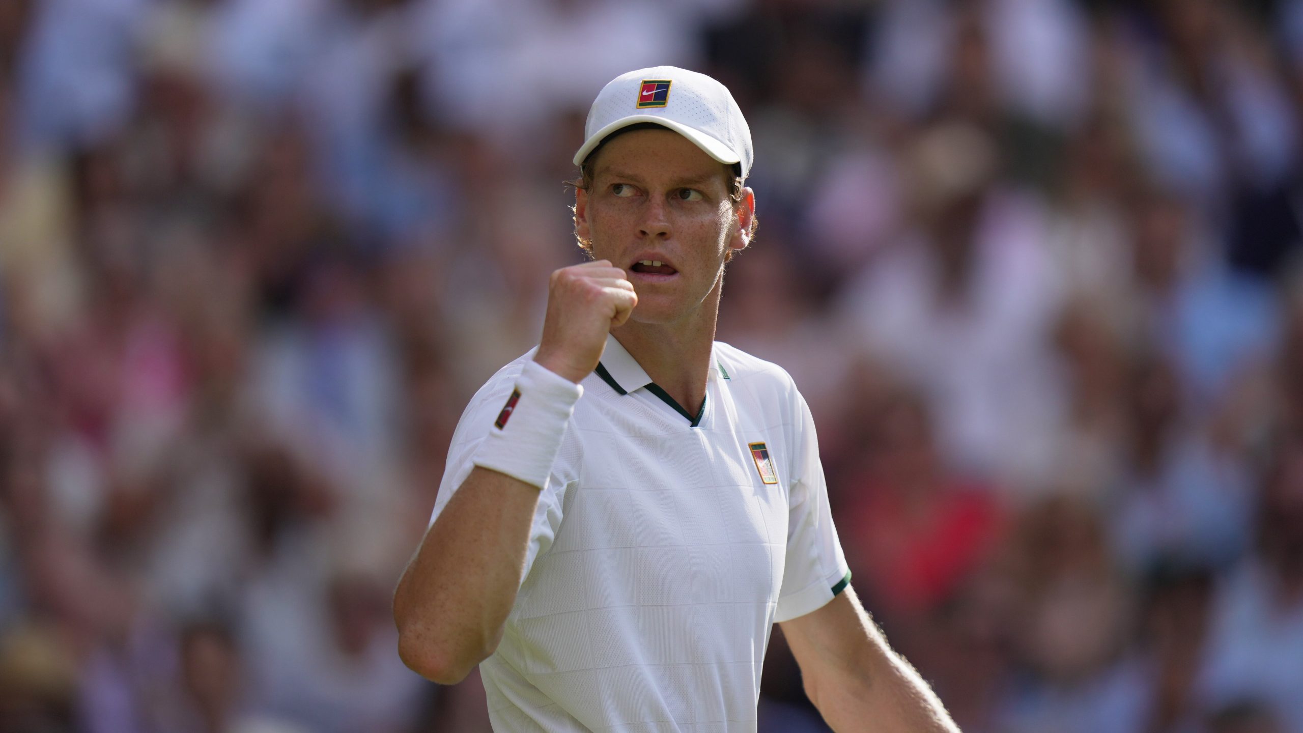 El tenista italiano Jannik Sinner anunció su regreso al tenis para el mes de diciembre en el torneo "Six Kings Slam" de Riad