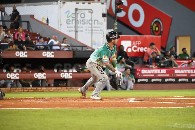 El equipo de las Estrellas Orientales le ganaron dos partidos en forma seguida al conjunto de los Gigantes de San Francisco