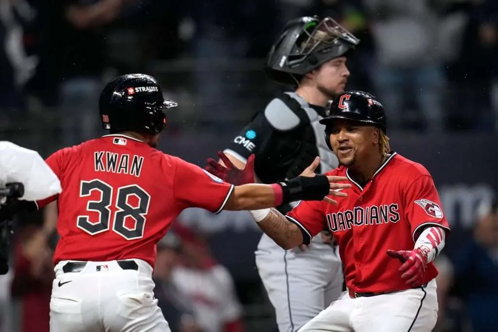 Los Guardianes de Cleveland derrotaron a los Rays de Tampa Bay para tomar ventaja en la Serie de Campeonato de la Liga Americana 2-1