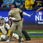 El conjunto de los Padres de San Diego derrotó al equipo de los Cervceros de Milwaukee para evitar ser eliminados