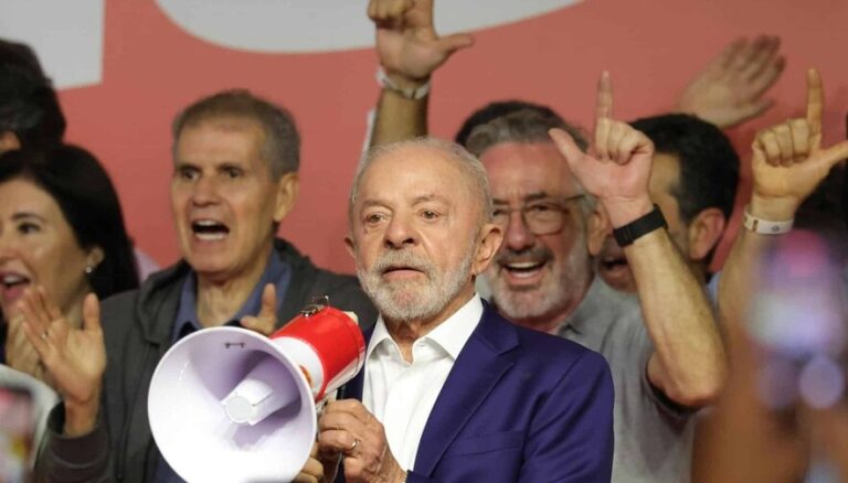 Reconectar con los "abstencionistas" y así revertir apoyo a Flávio Bolsonaro, es el difícil reto de Da Silva para ganar la segunda vuelta en Brasil