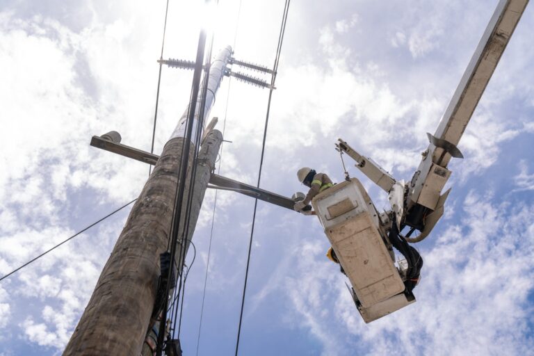 ETED continúa programa de fortalecimiento de seguridad y confiabilidad del sistema eléctrico con trabajos preventivos