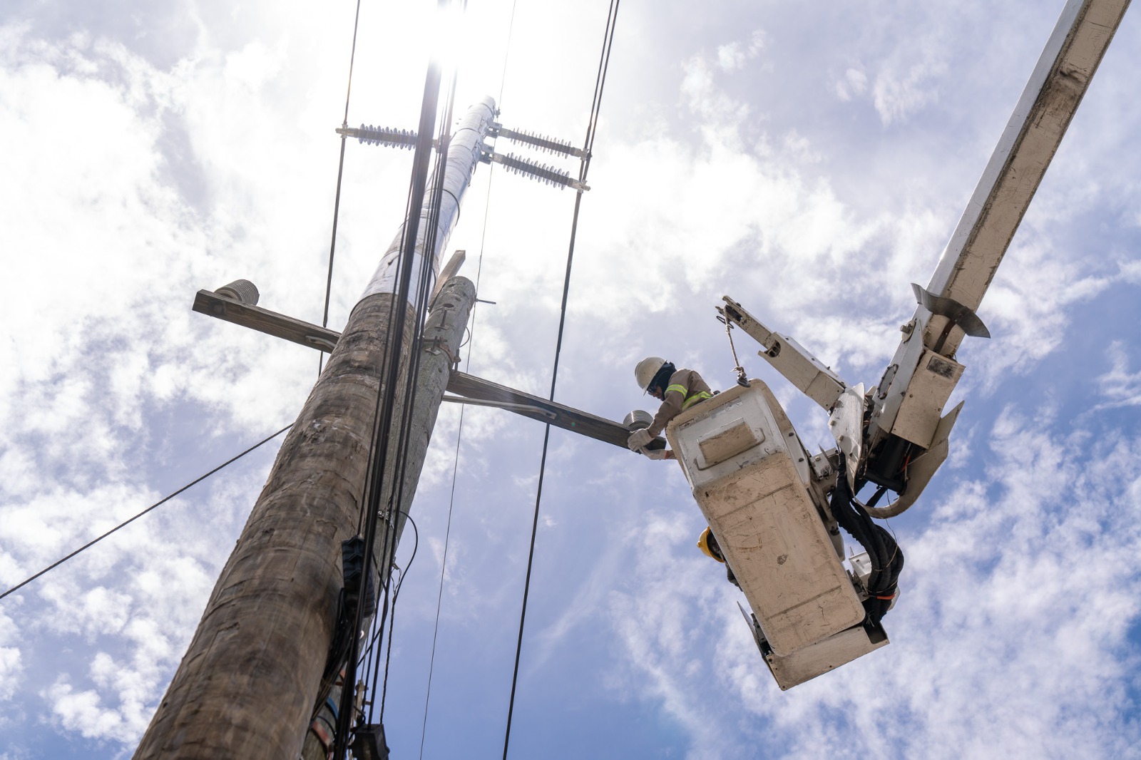 ETED continúa programa de fortalecimiento de seguridad y confiabilidad del sistema eléctrico con trabajos preventivos
