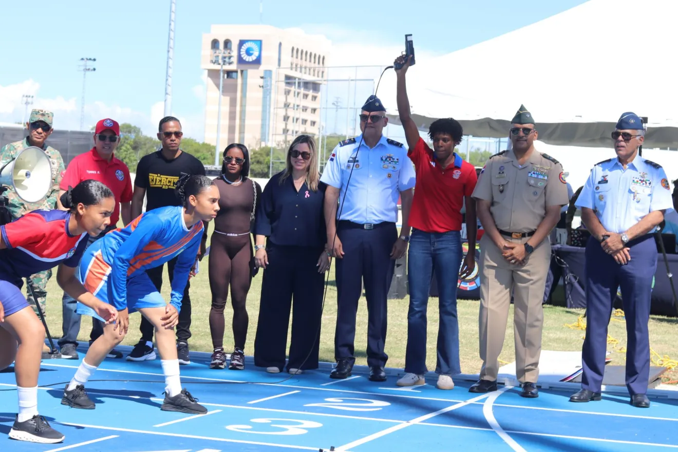La campeona del mundo de los 400 metros planos, Marileidy Paulino valoró la importancia de los deportes en las Fuerzas Armadas y la Policía Nacional