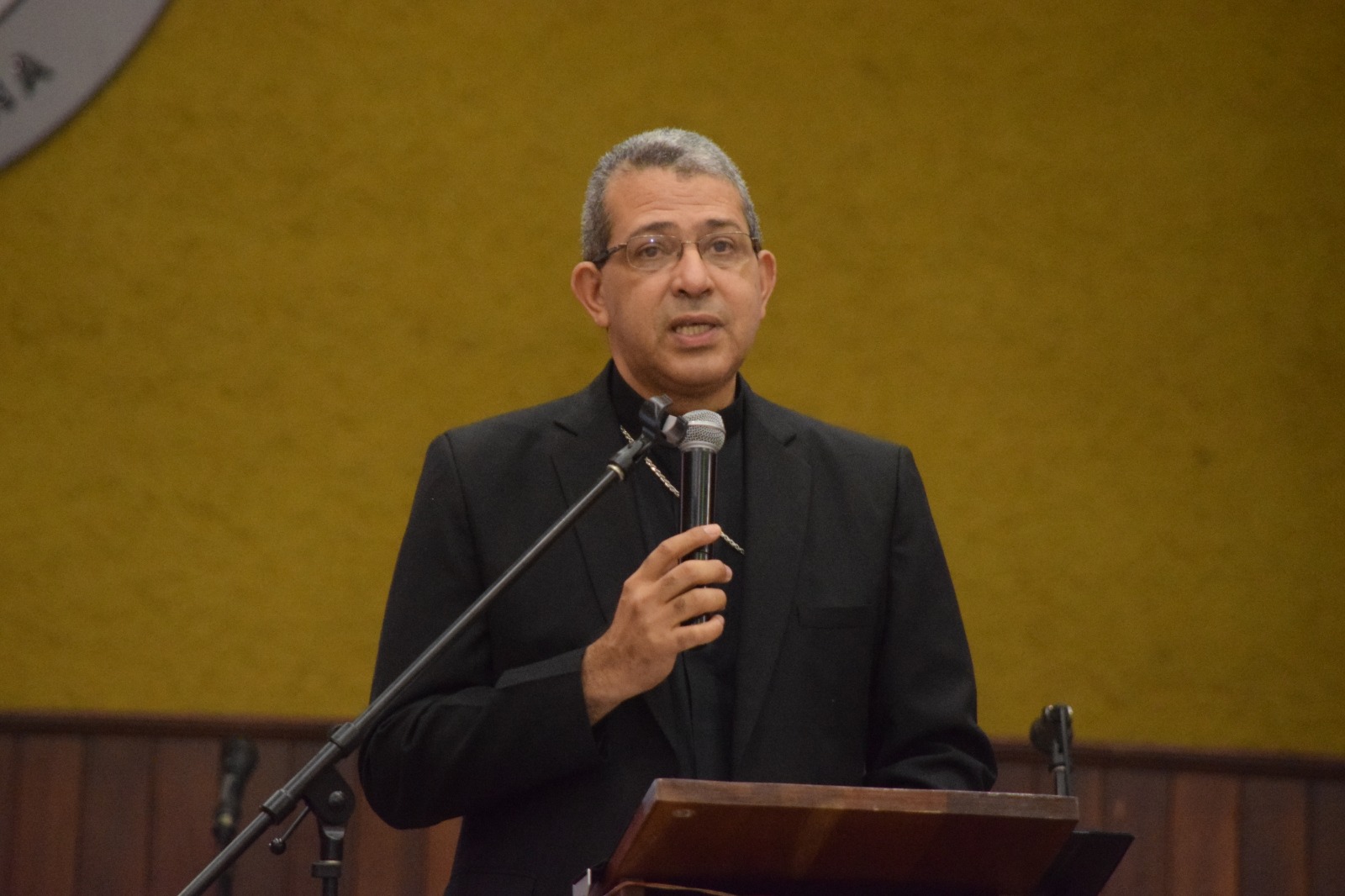 Monseñor Morel Diplán llama a fortalecer la familia y recuperar la comunicación en los hogares