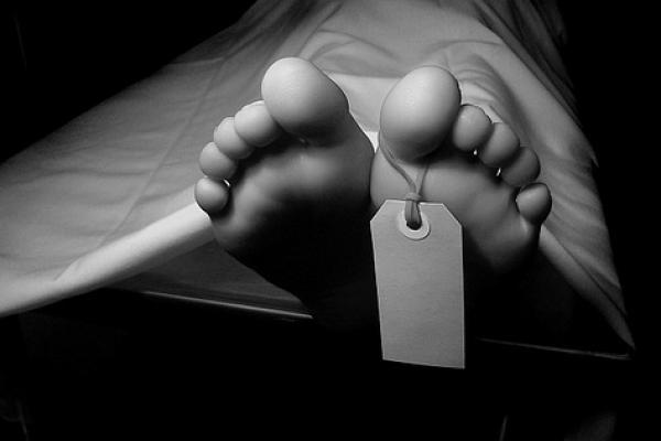 Vecinos lamentan la muerte de Yissel Yereni Castillo Santana, atacada en su vivienda de Los Mina presuntamente por su expareja frente a sus hijos