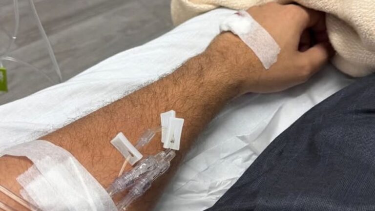 Senador Omar Fernández es ingresado por agotamiento y llama a prestar atención a las señales del cuerpo