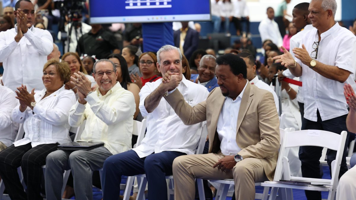Pedro Martínez mostró su agradecimieno hacia el presidente Luis Abinader por la construcción de un complejo deportivo y educativo en Manoguayabo