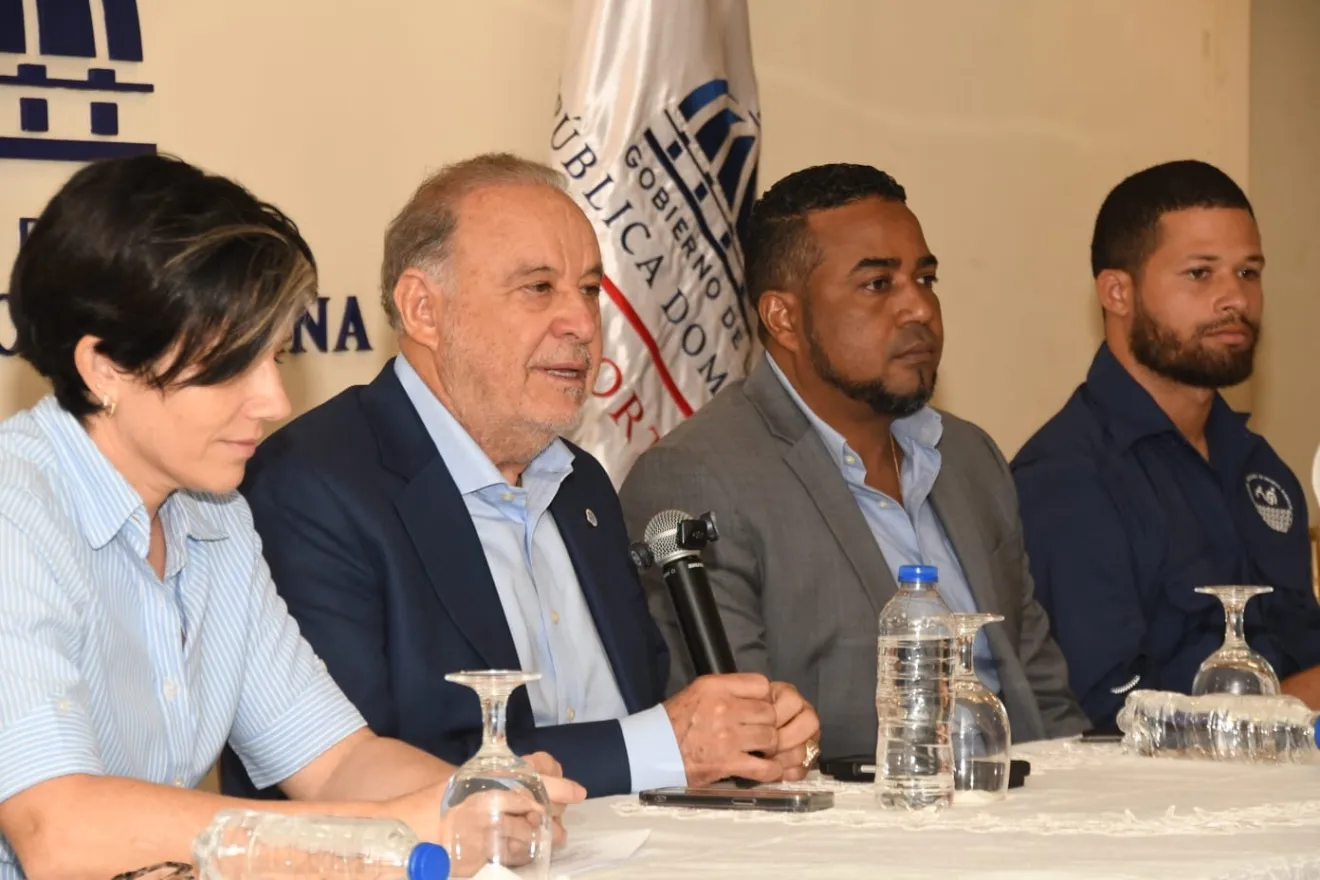 Dedicarán al presidente Luis Abinader la primera edición del evento internacional de natación "Falcons Diving Cup 2026"